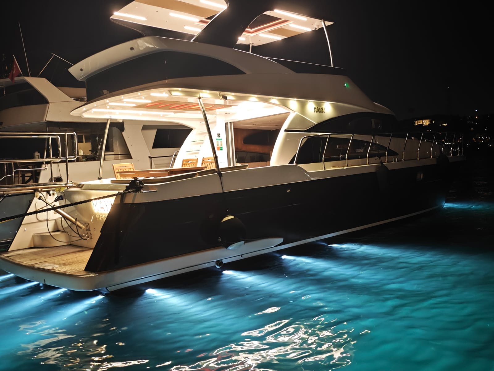 ROMANTIC LUXURIOUS PRIVATE YACHT 